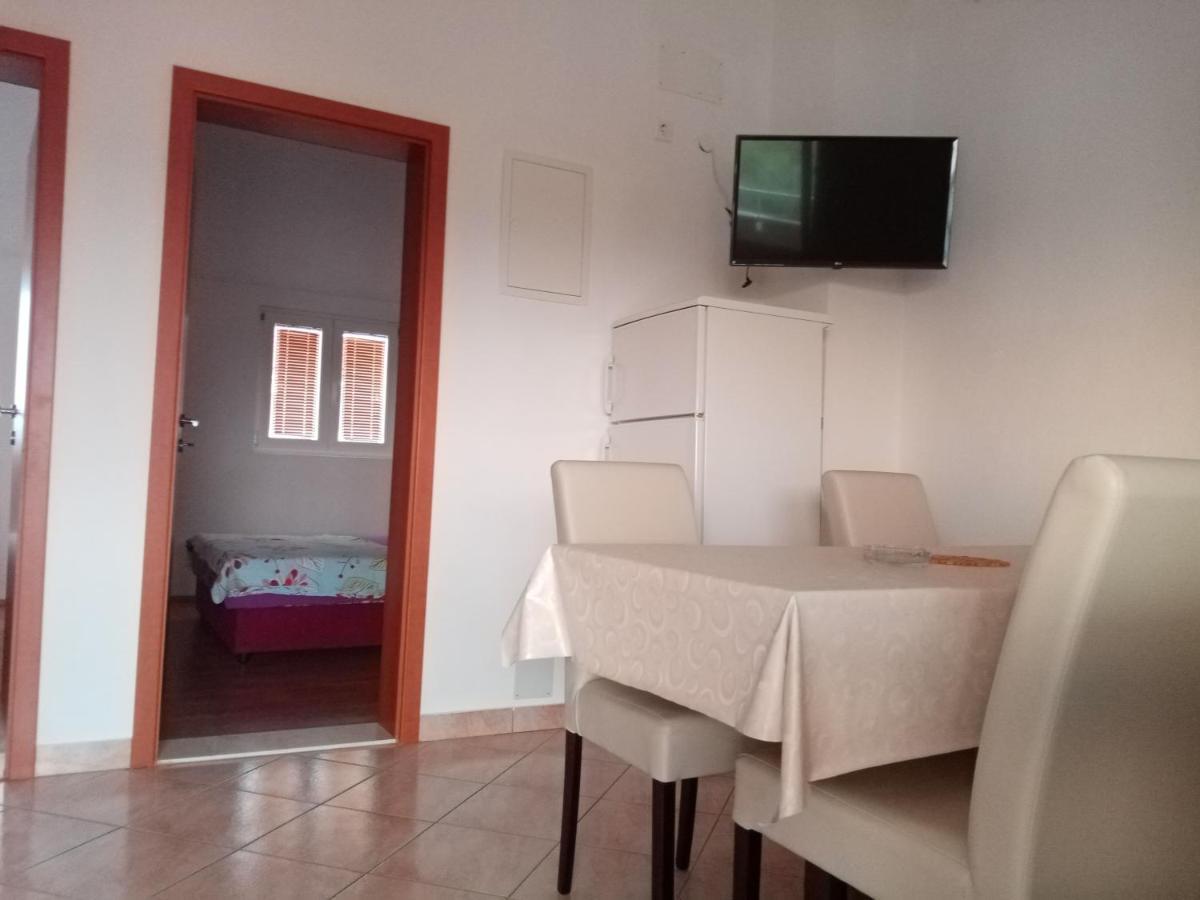 Apartman Kristina Sa Dvije Sobe Biograd Na Moru Exterior photo