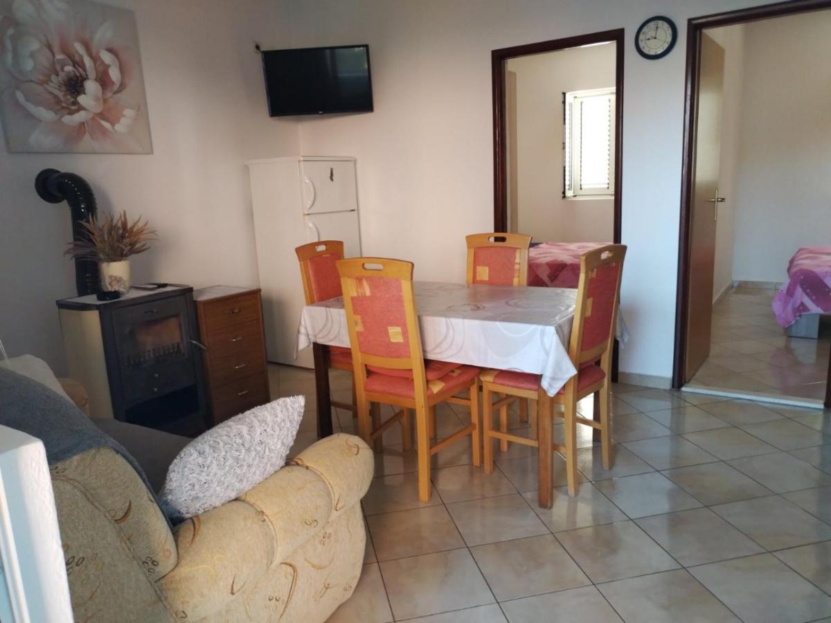 Apartman Kristina Sa Dvije Sobe Biograd Na Moru Exterior photo